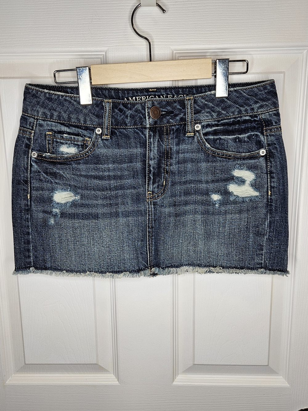 NWOT American Eagle Outfitters Dark Blue Distressed Denim Mini Skirt Size 4